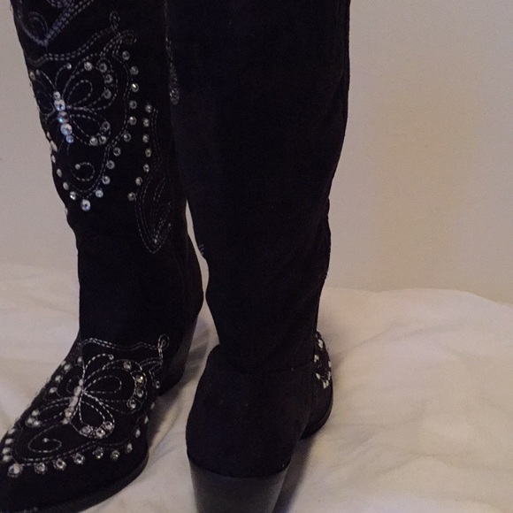 Boots - Picture 3 of 4